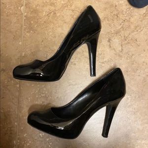 Jessica Simpson black leather heels